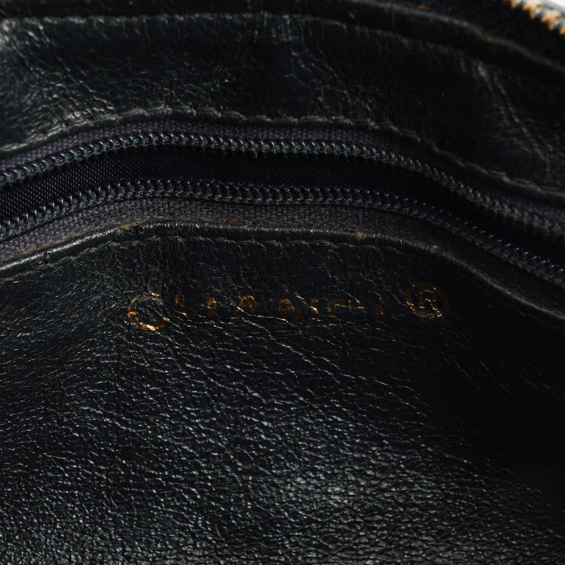 CHANEL Mini Barrel Quasten-Tasche aus schwarzem gestepptem Lammleder