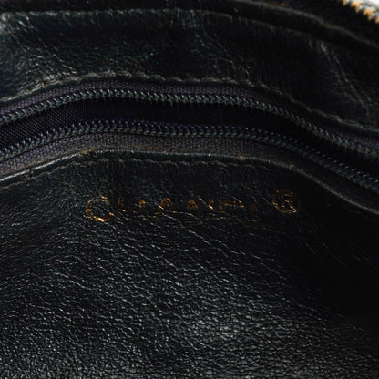 CHANEL Mini Barrel Quasten-Tasche aus schwarzem gestepptem Lammleder