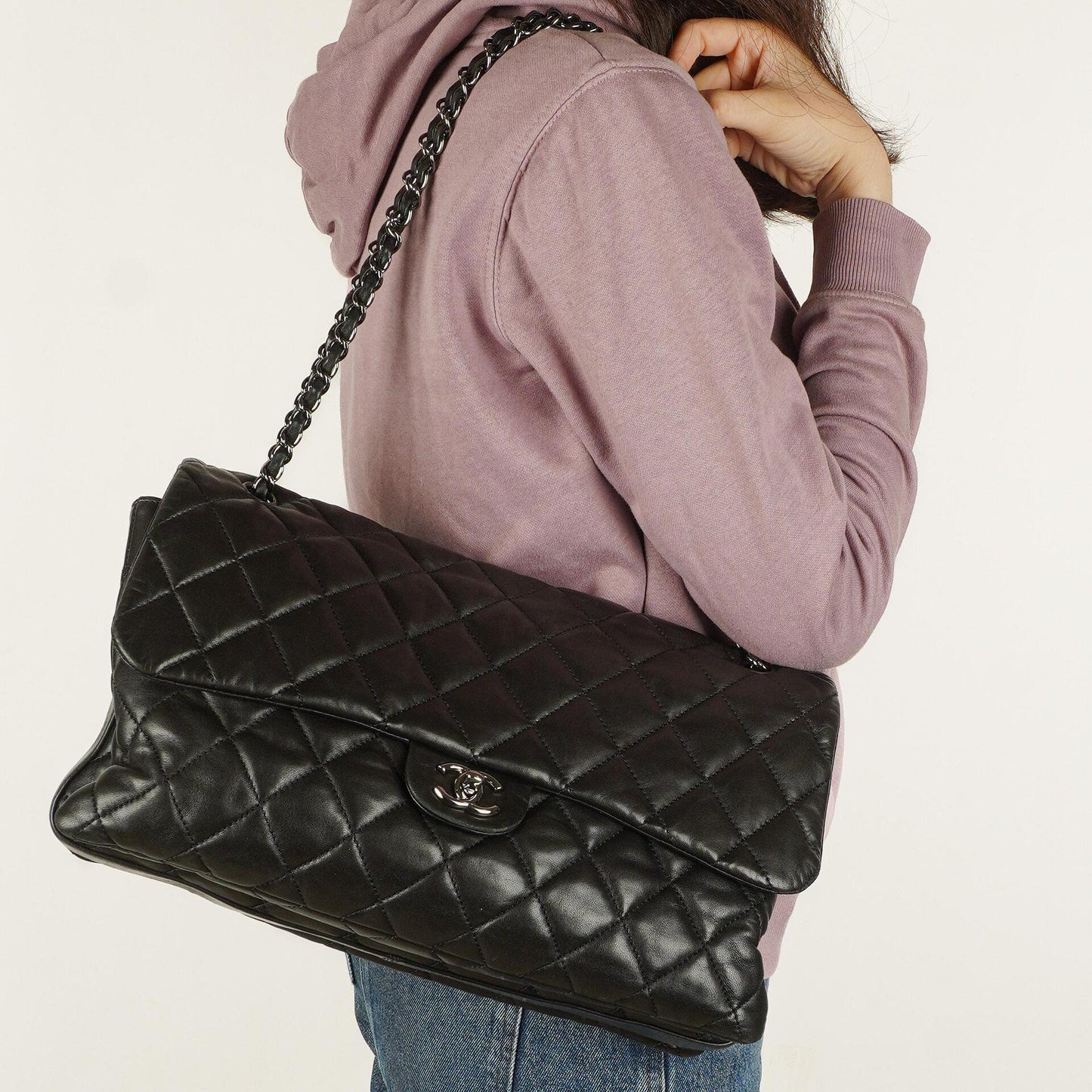 Chanel Maxi 3 Accordion Flap Tasche aus schwarzem gestepptem Lammleder