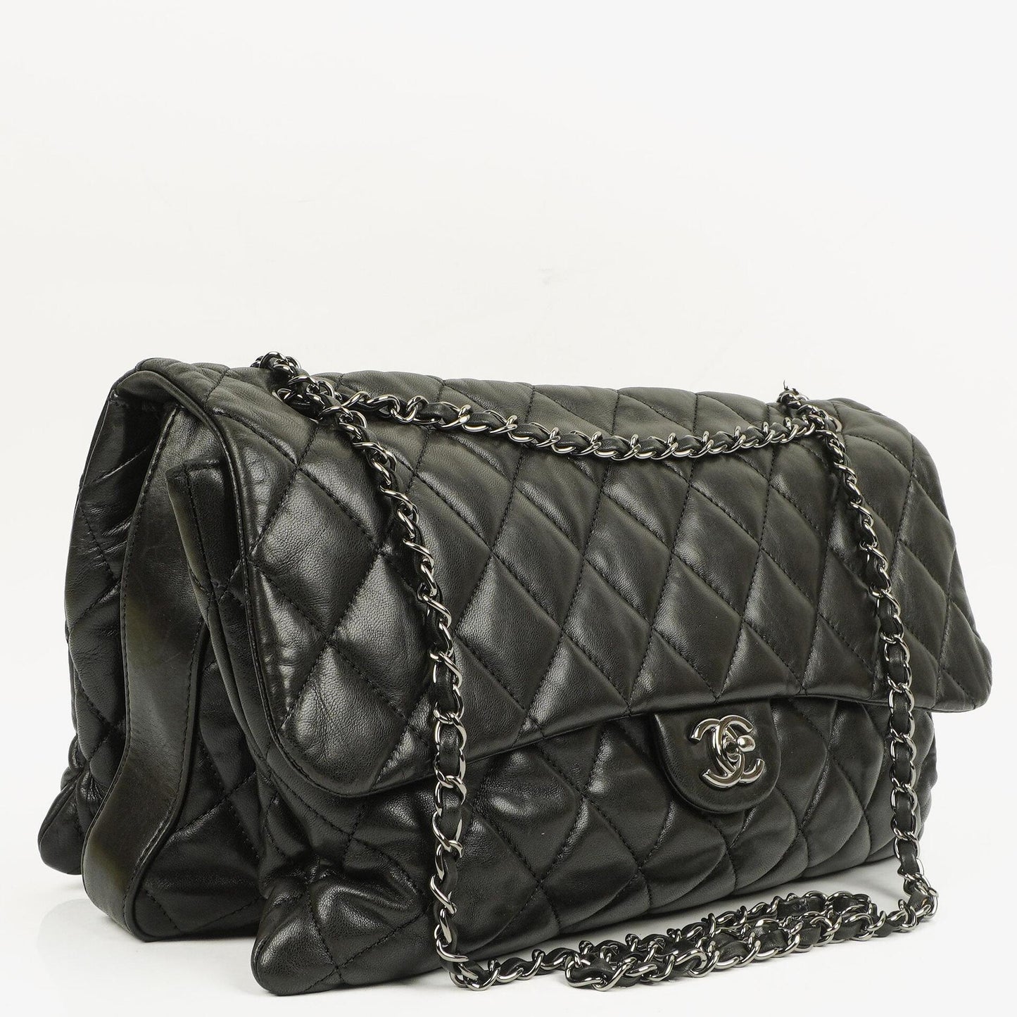 Chanel Maxi 3 Accordion Flap Tasche aus schwarzem gestepptem Lammleder