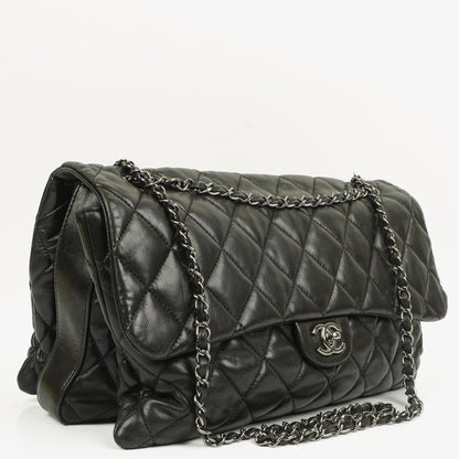 Chanel Maxi 3 Accordion Flap Tasche aus schwarzem gestepptem Lammleder
