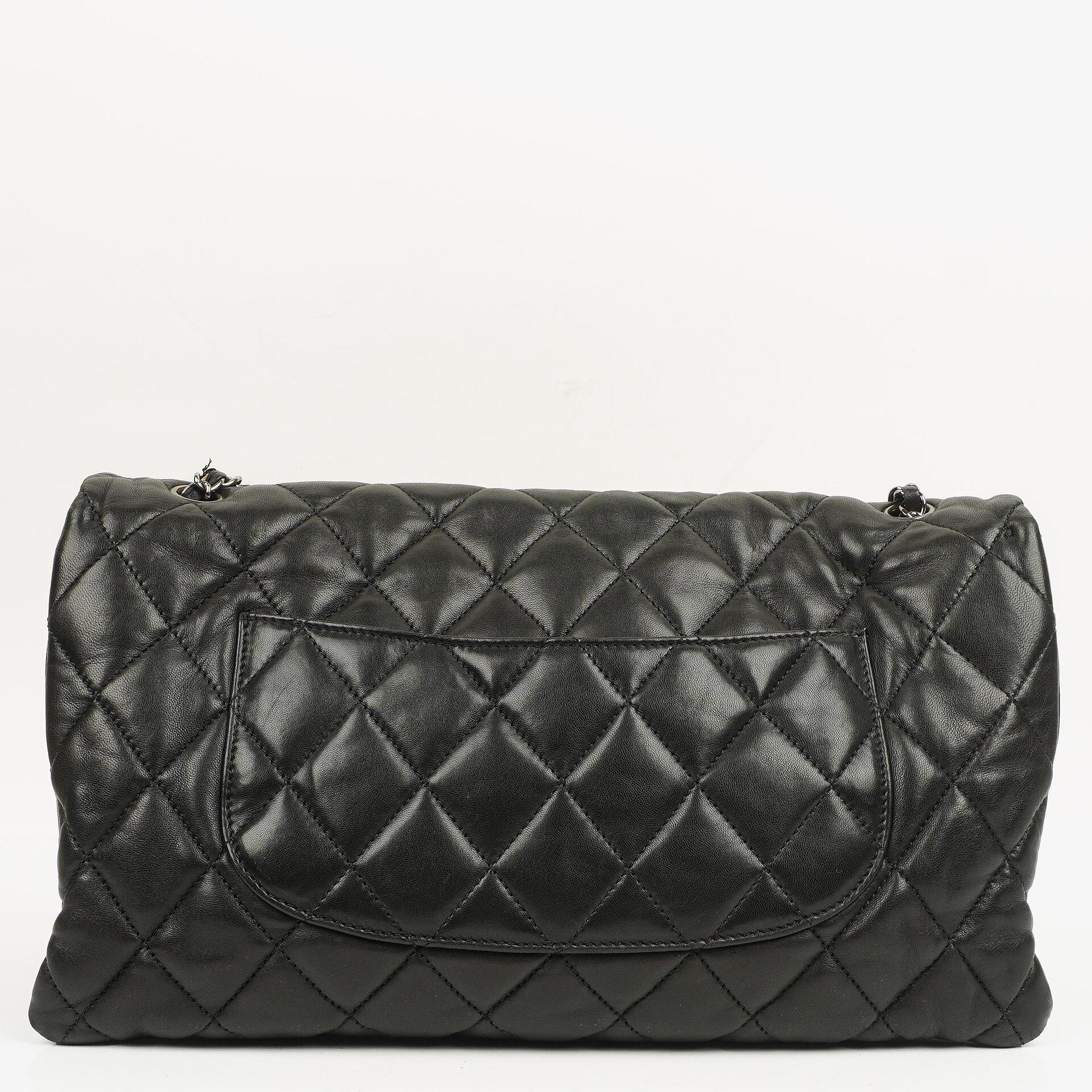 Chanel Maxi 3 Accordion Flap Tasche aus schwarzem gestepptem Lammleder