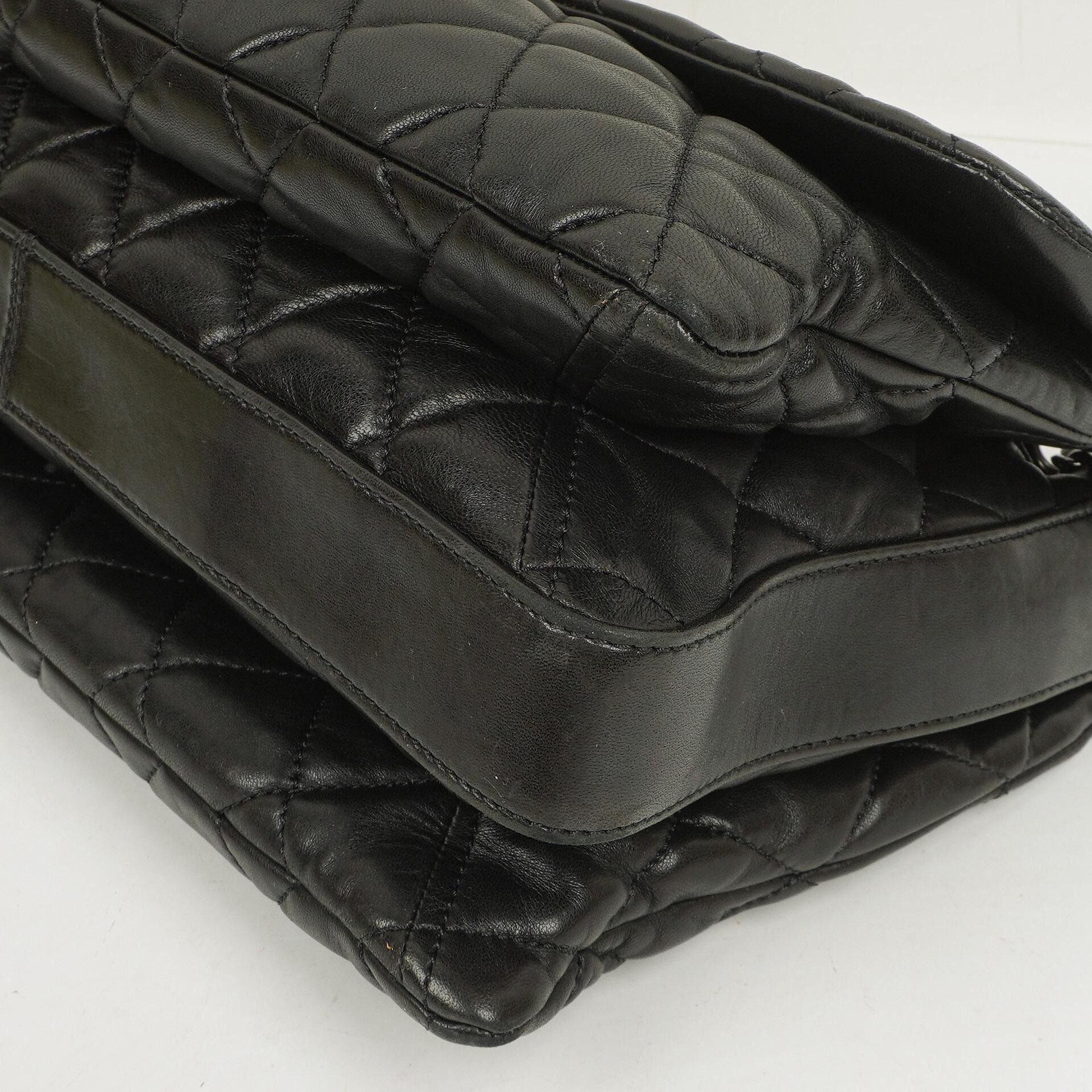 Chanel Maxi 3 Accordion Flap Tasche aus schwarzem gestepptem Lammleder