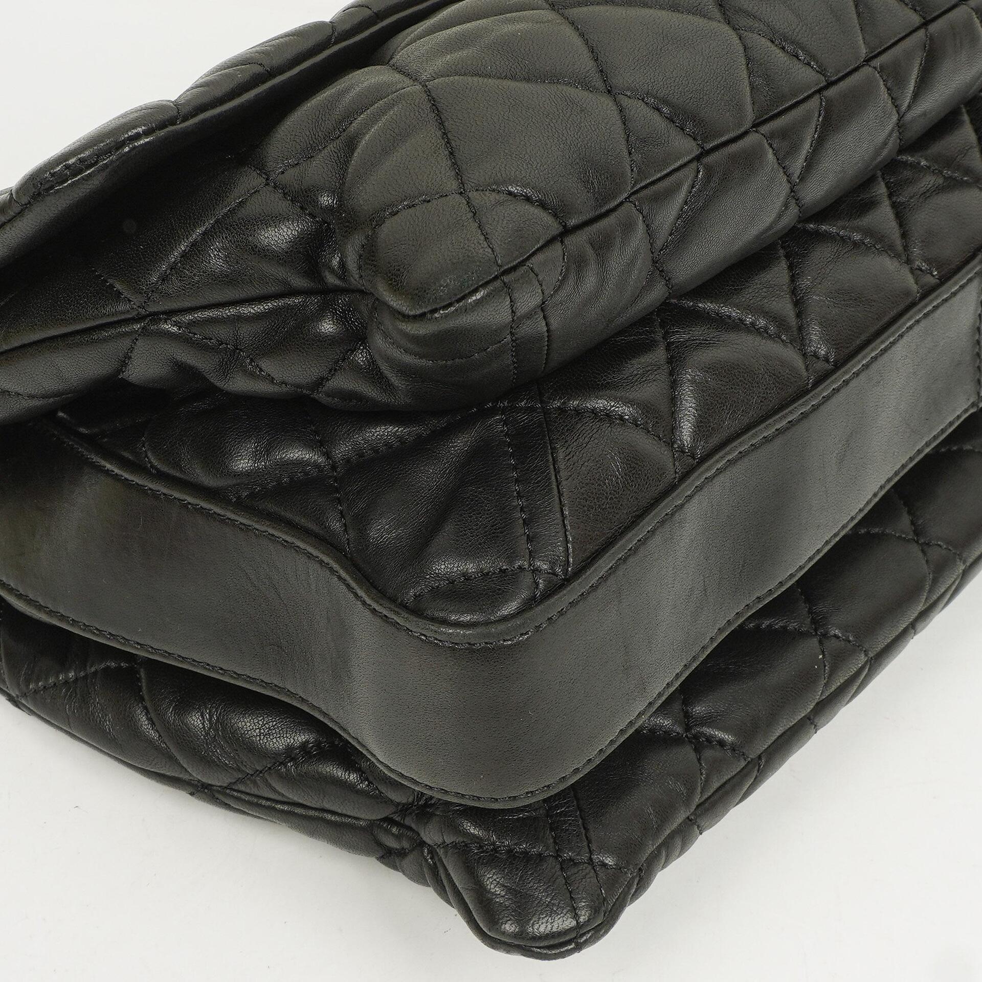 Chanel Maxi 3 Accordion Flap Tasche aus schwarzem gestepptem Lammleder