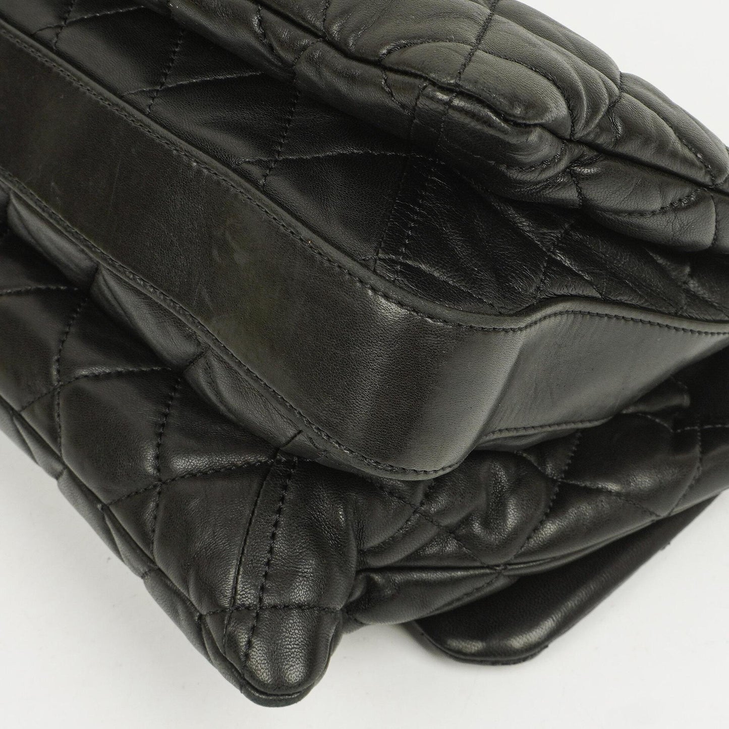 Chanel Maxi 3 Accordion Flap Tasche aus schwarzem gestepptem Lammleder