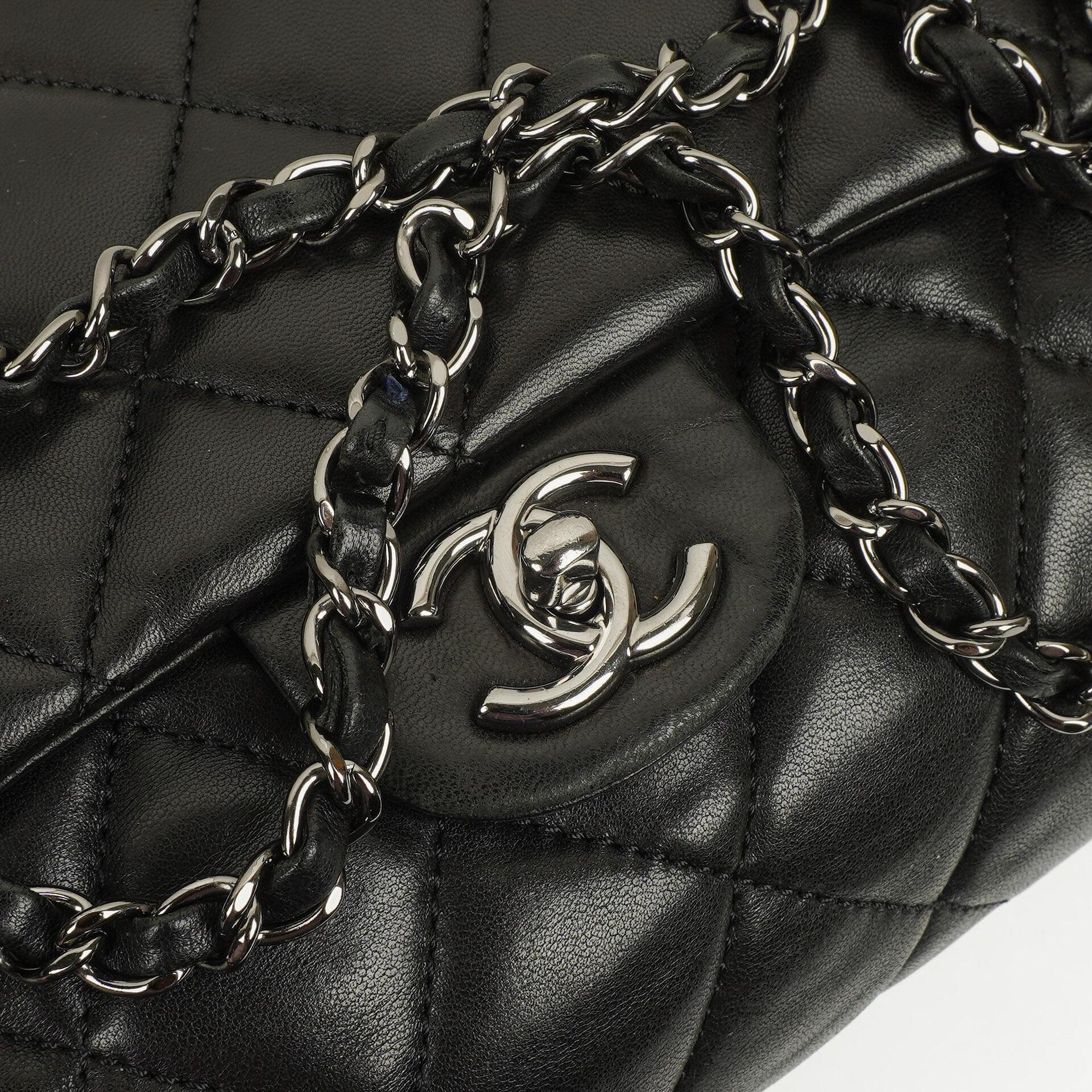 Chanel Maxi 3 Accordion Flap Tasche aus schwarzem gestepptem Lammleder