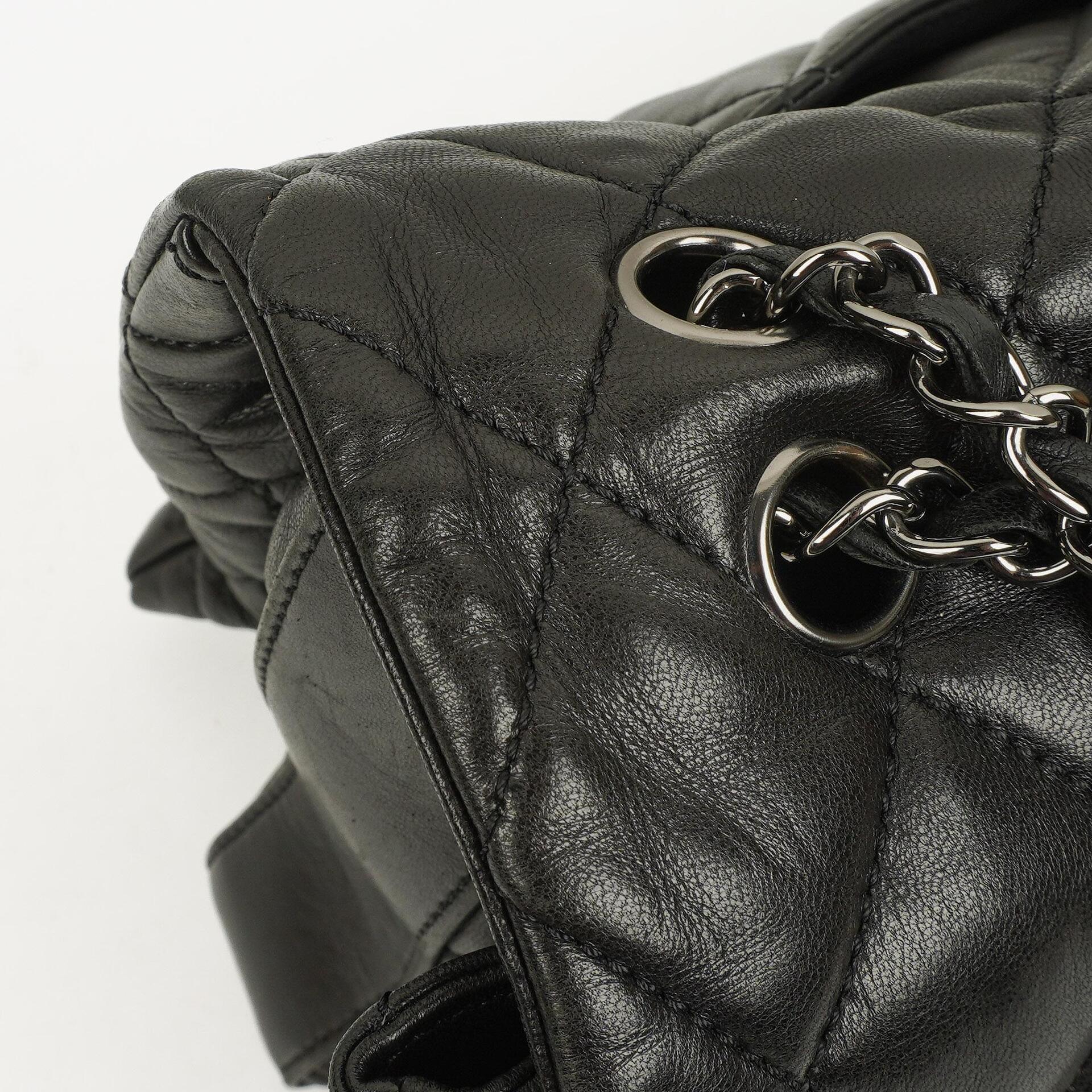 Chanel Maxi 3 Accordion Flap Tasche aus schwarzem gestepptem Lammleder
