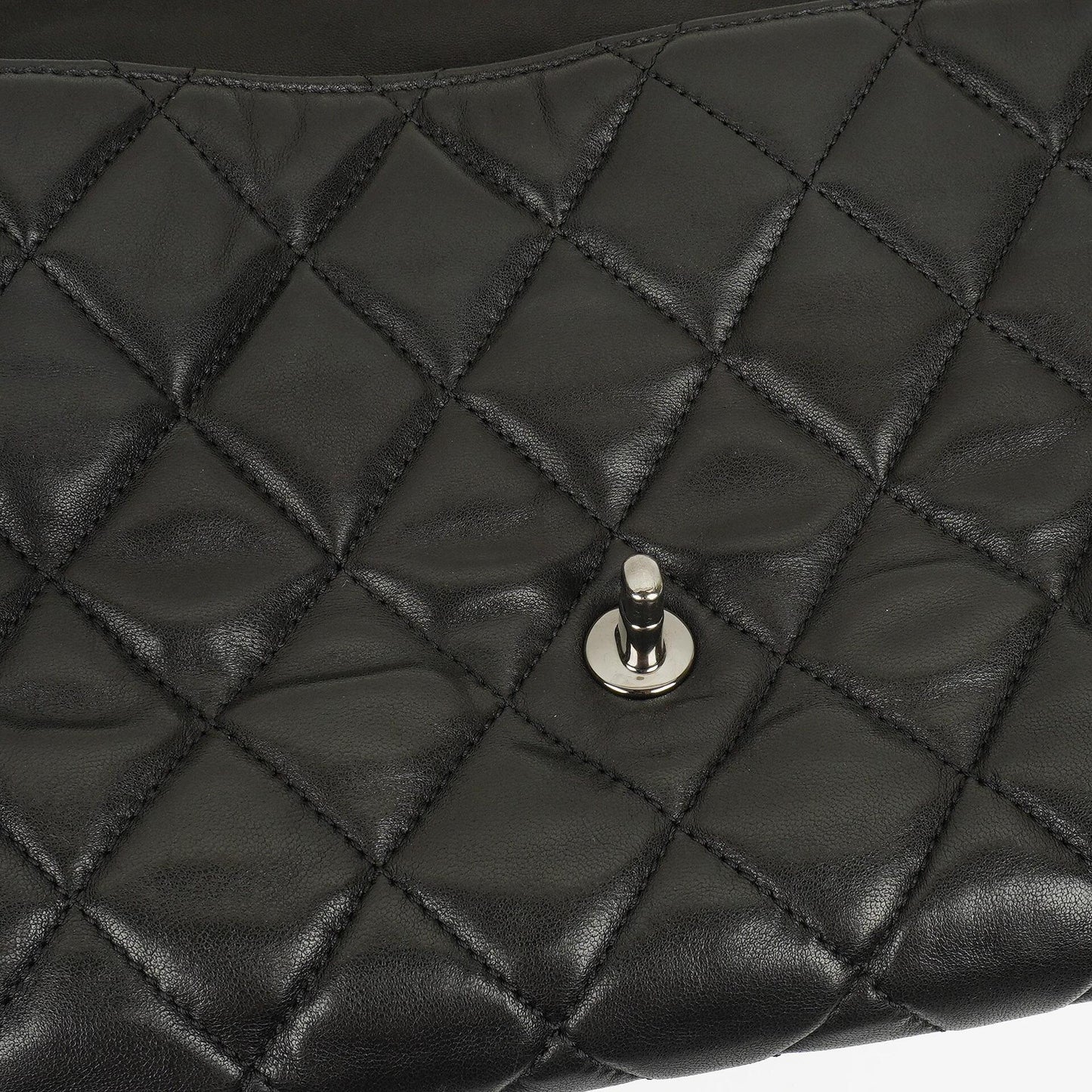 Chanel Maxi 3 Accordion Flap Tasche aus schwarzem gestepptem Lammleder