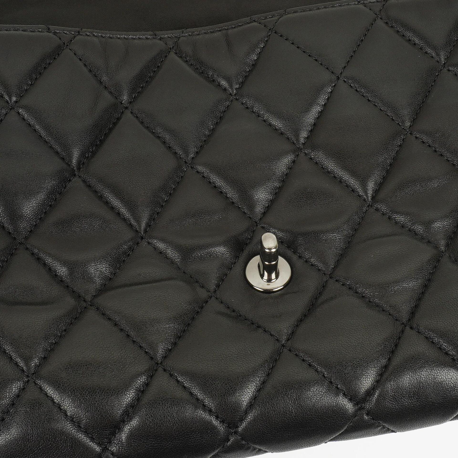 Chanel Maxi 3 Accordion Flap Tasche aus schwarzem gestepptem Lammleder