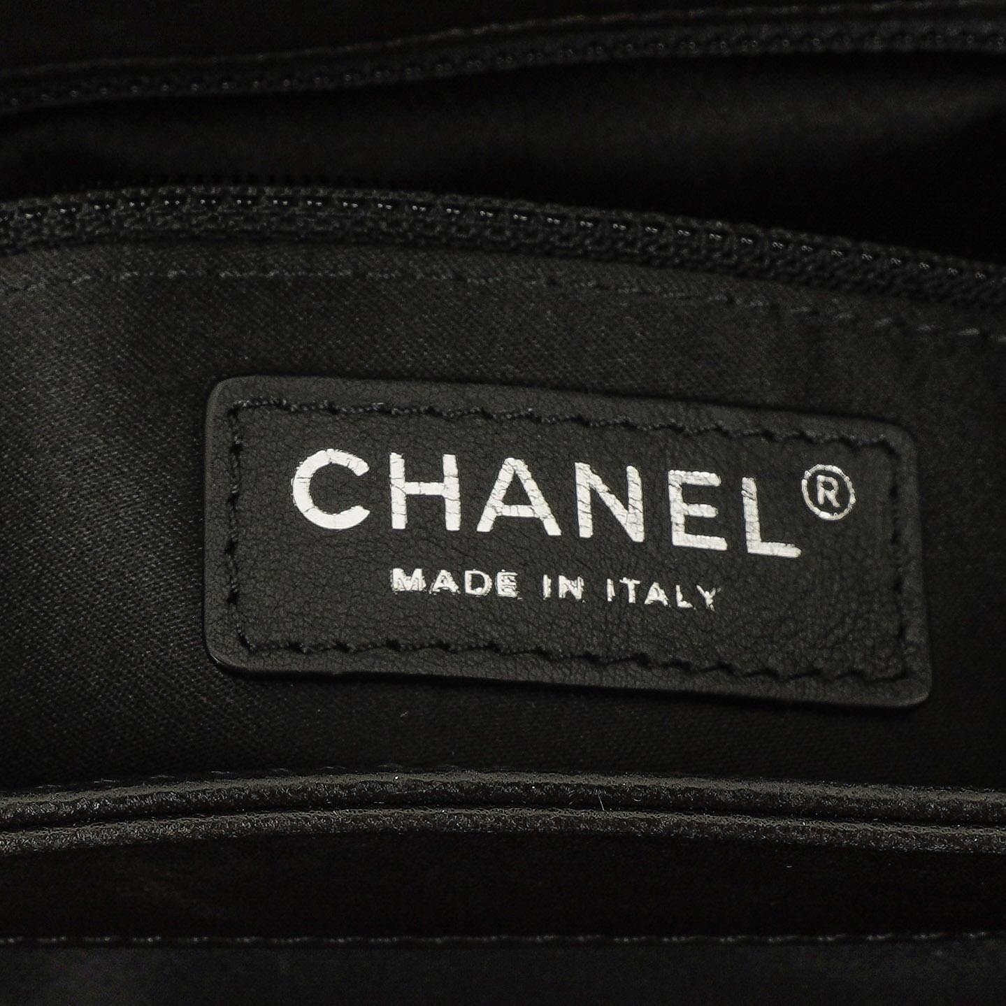 Chanel Maxi 3 Accordion Flap Tasche aus schwarzem gestepptem Lammleder