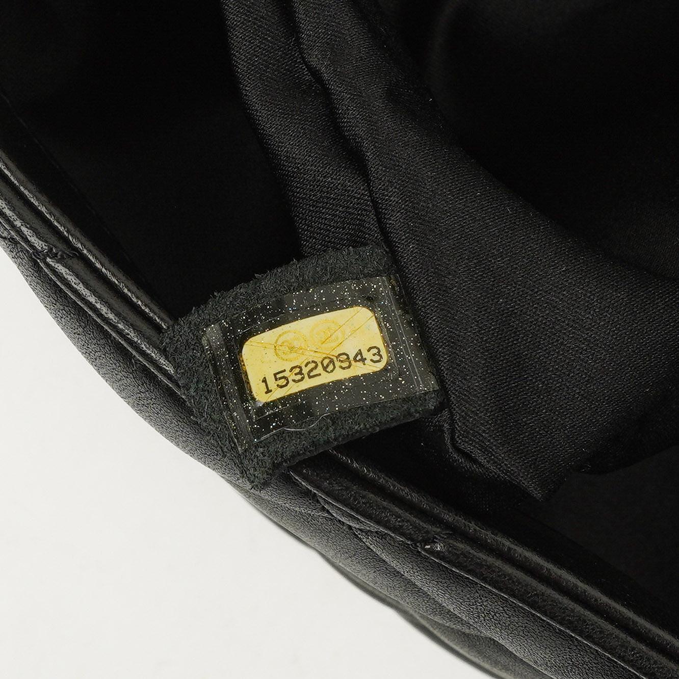 Chanel Maxi 3 Accordion Flap Tasche aus schwarzem gestepptem Lammleder