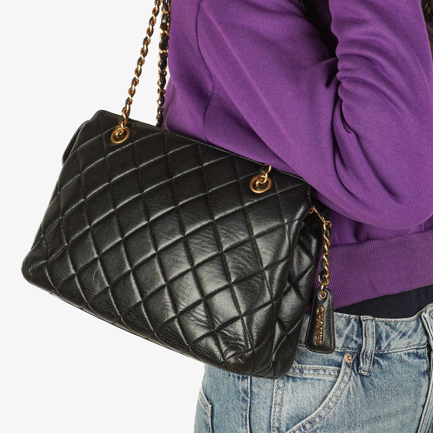 Chanel Schwarze Gestepptes Lammleder Schultertasche