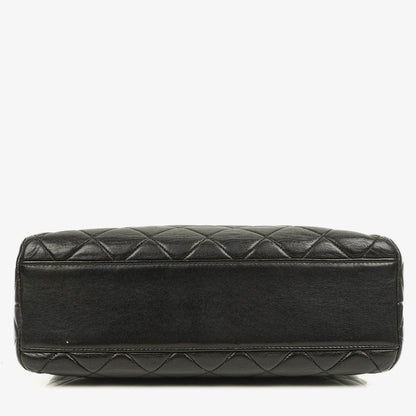 Chanel Schwarze Gestepptes Lammleder Schultertasche