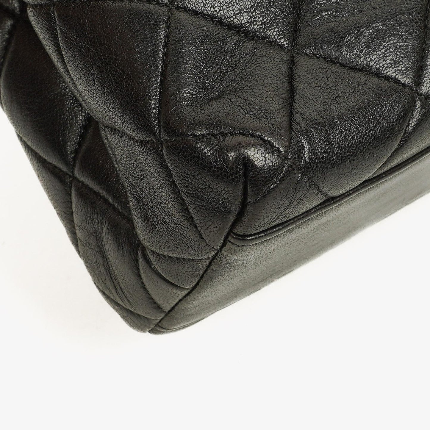 Chanel Schwarze Gestepptes Lammleder Schultertasche