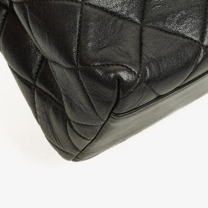 Chanel Schwarze Gestepptes Lammleder Schultertasche