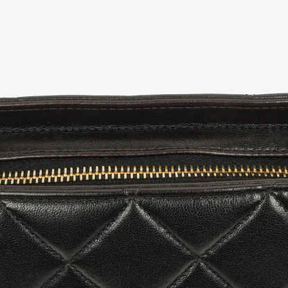 Chanel Schwarze Gestepptes Lammleder Schultertasche