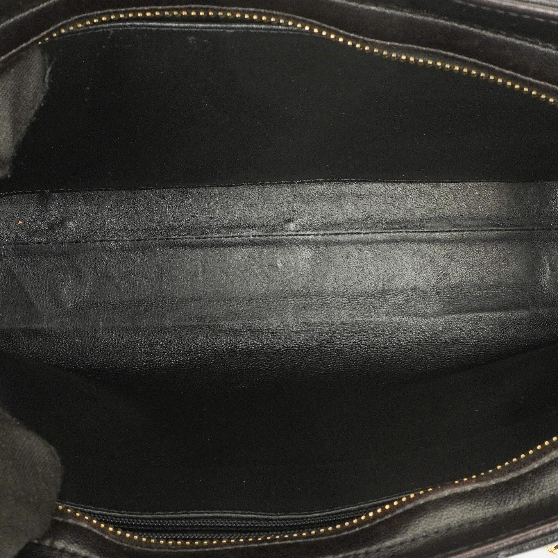 Chanel Schwarze Gestepptes Lammleder Schultertasche