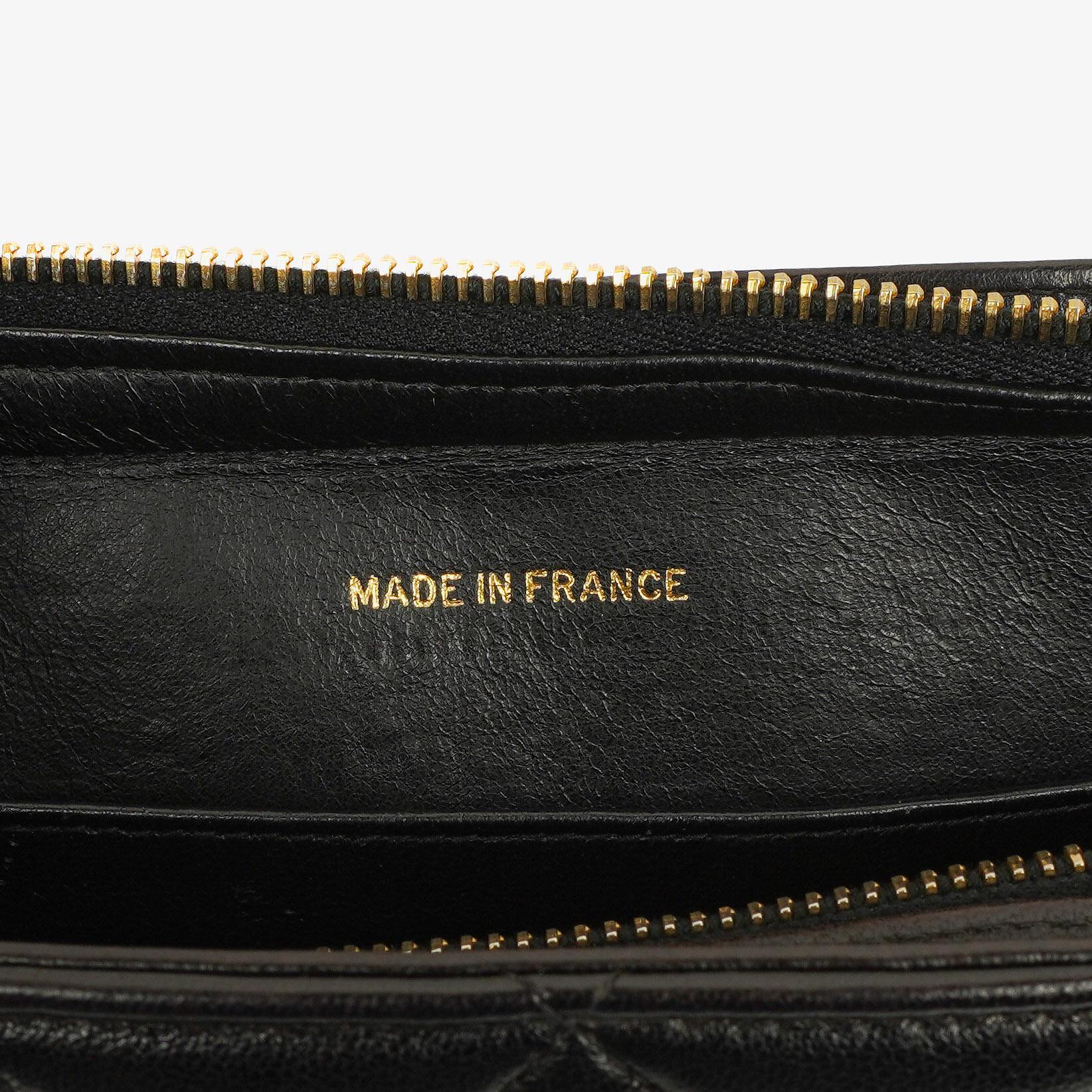 Chanel Schwarze Gestepptes Lammleder Schultertasche