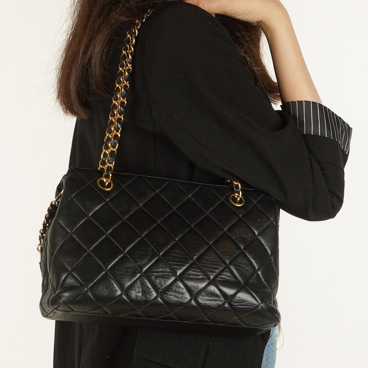 Chanel Schwarze Stepp-Lammleder Schultertasche