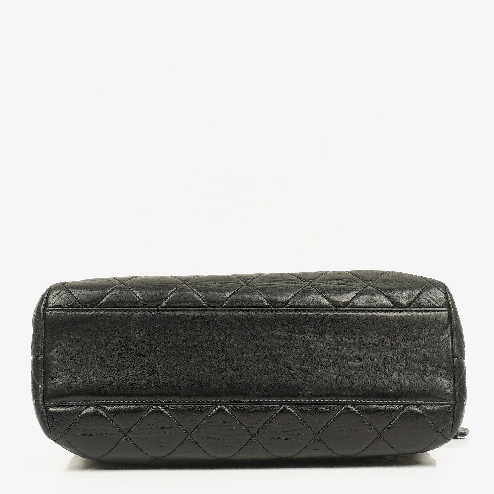 Chanel Schwarze Stepp-Lammleder Schultertasche