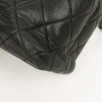 Chanel Schwarze Stepp-Lammleder Schultertasche