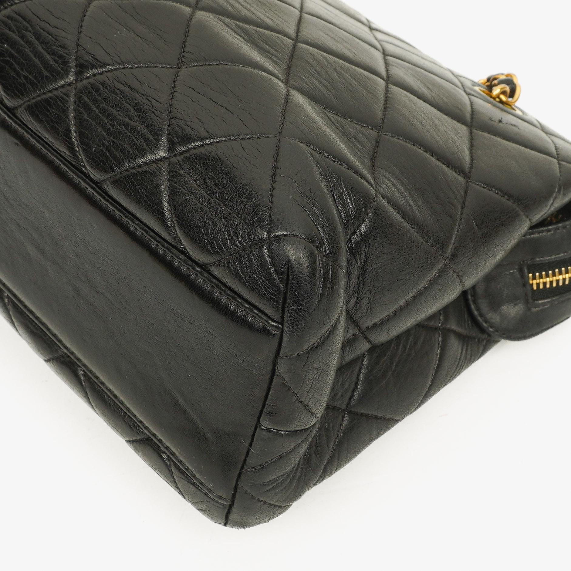Chanel Schwarze Stepp-Lammleder Schultertasche