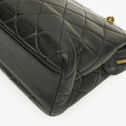 Chanel Schwarze Stepp-Lammleder Schultertasche