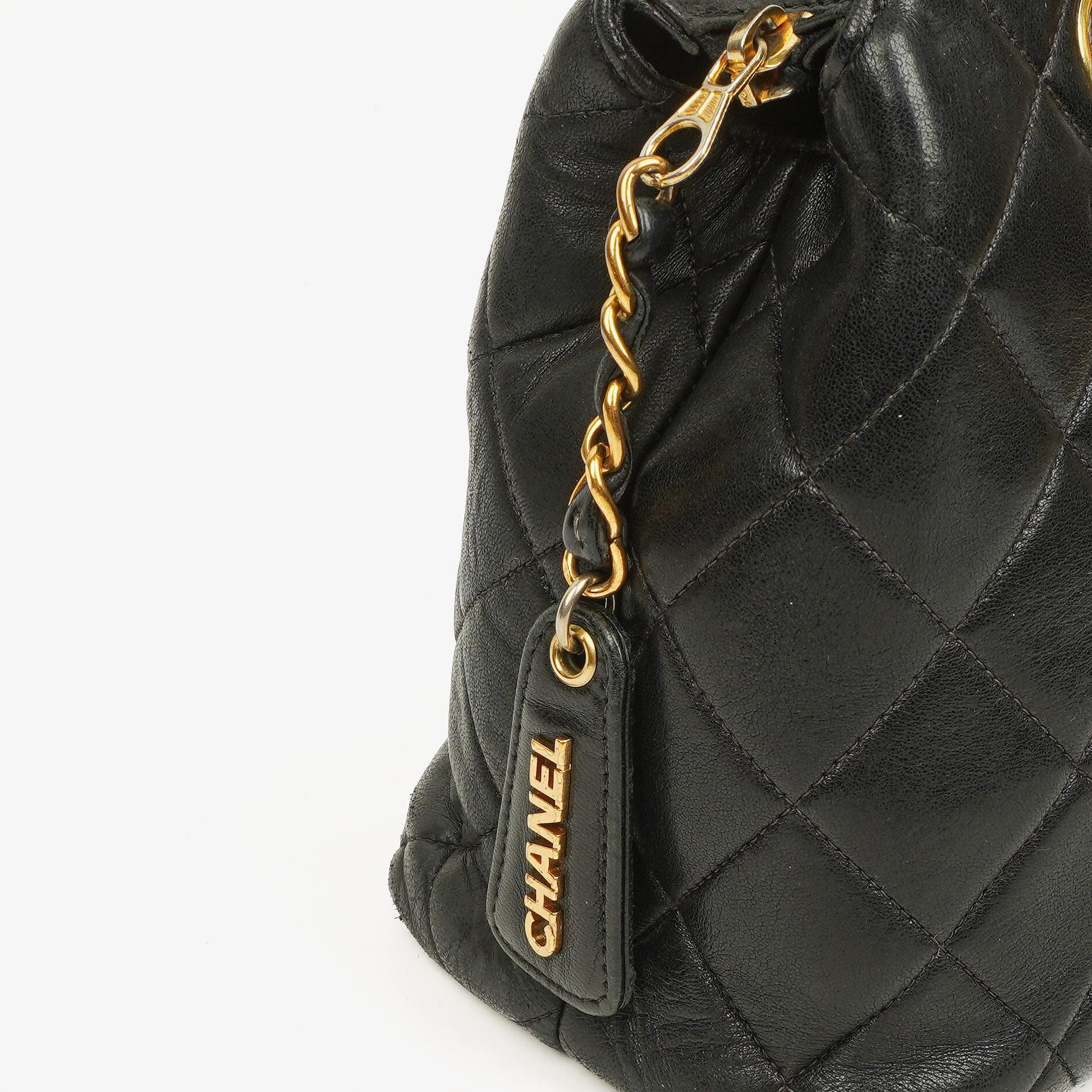 Chanel Schwarze Stepp-Lammleder Schultertasche
