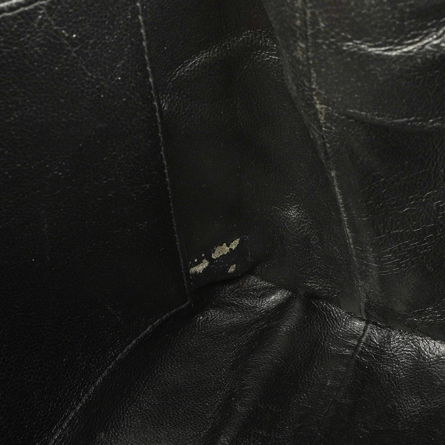 Chanel Schwarze Stepp-Lammleder Schultertasche