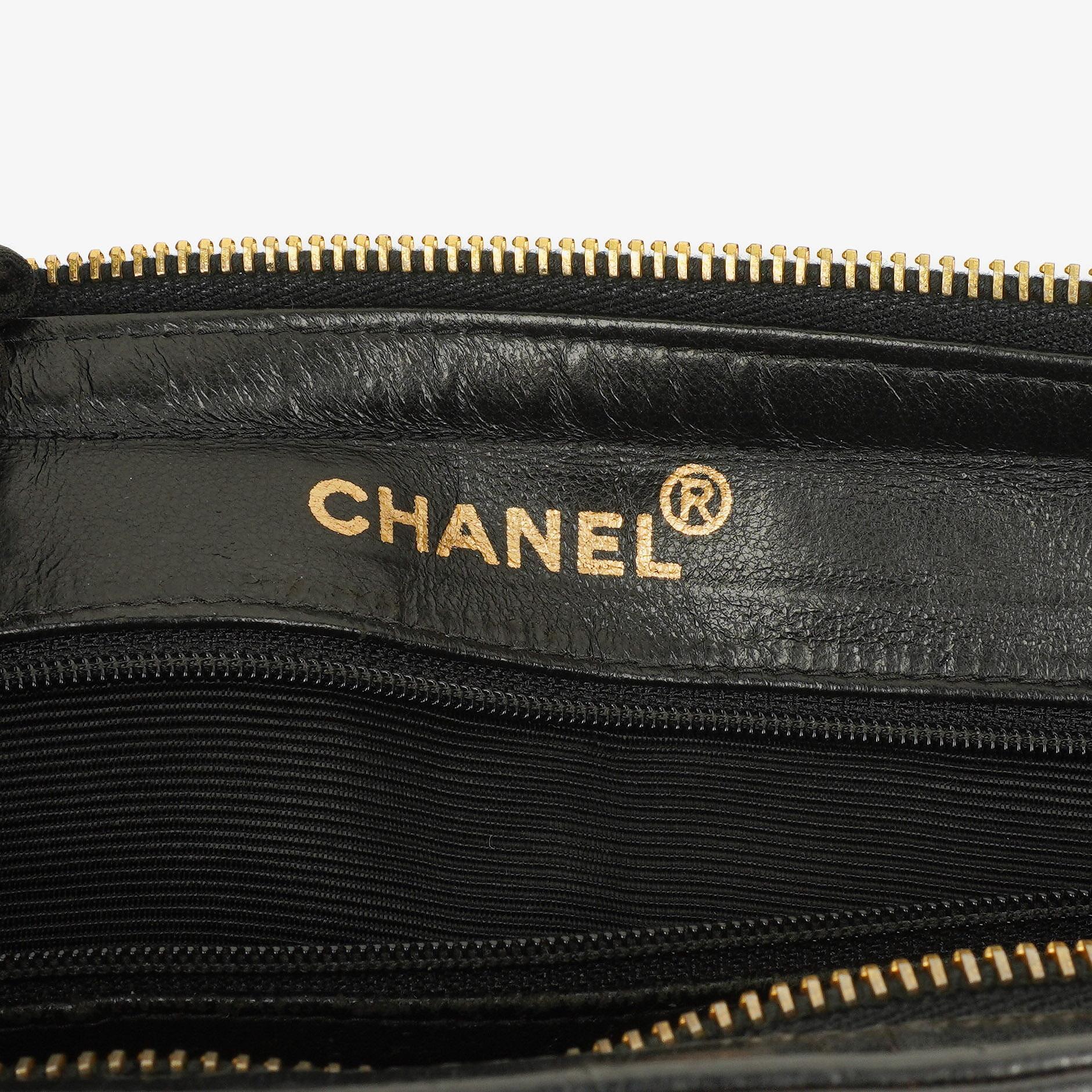 Chanel Schwarze Stepp-Lammleder Schultertasche