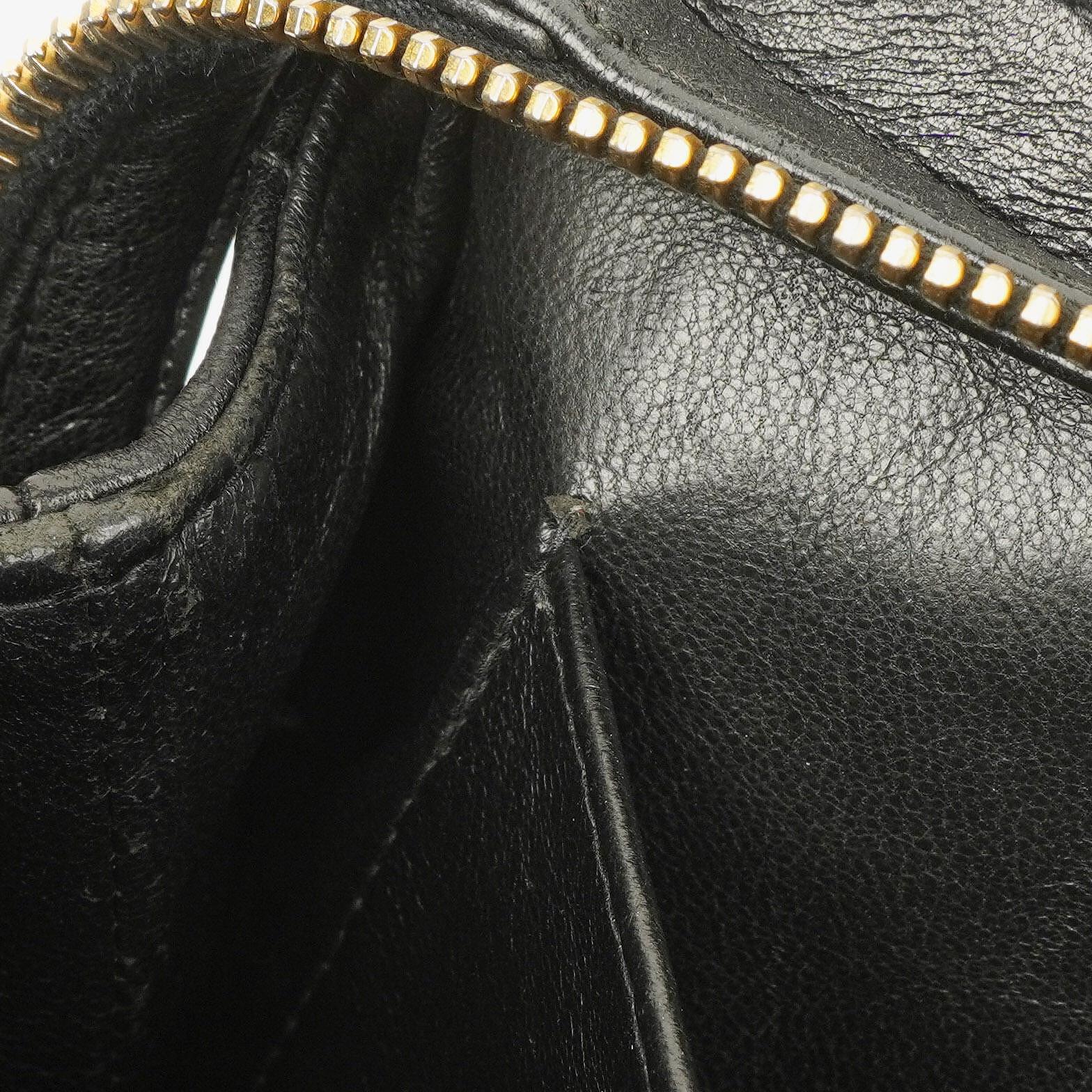 Chanel Schwarze Stepp-Lammleder Schultertasche