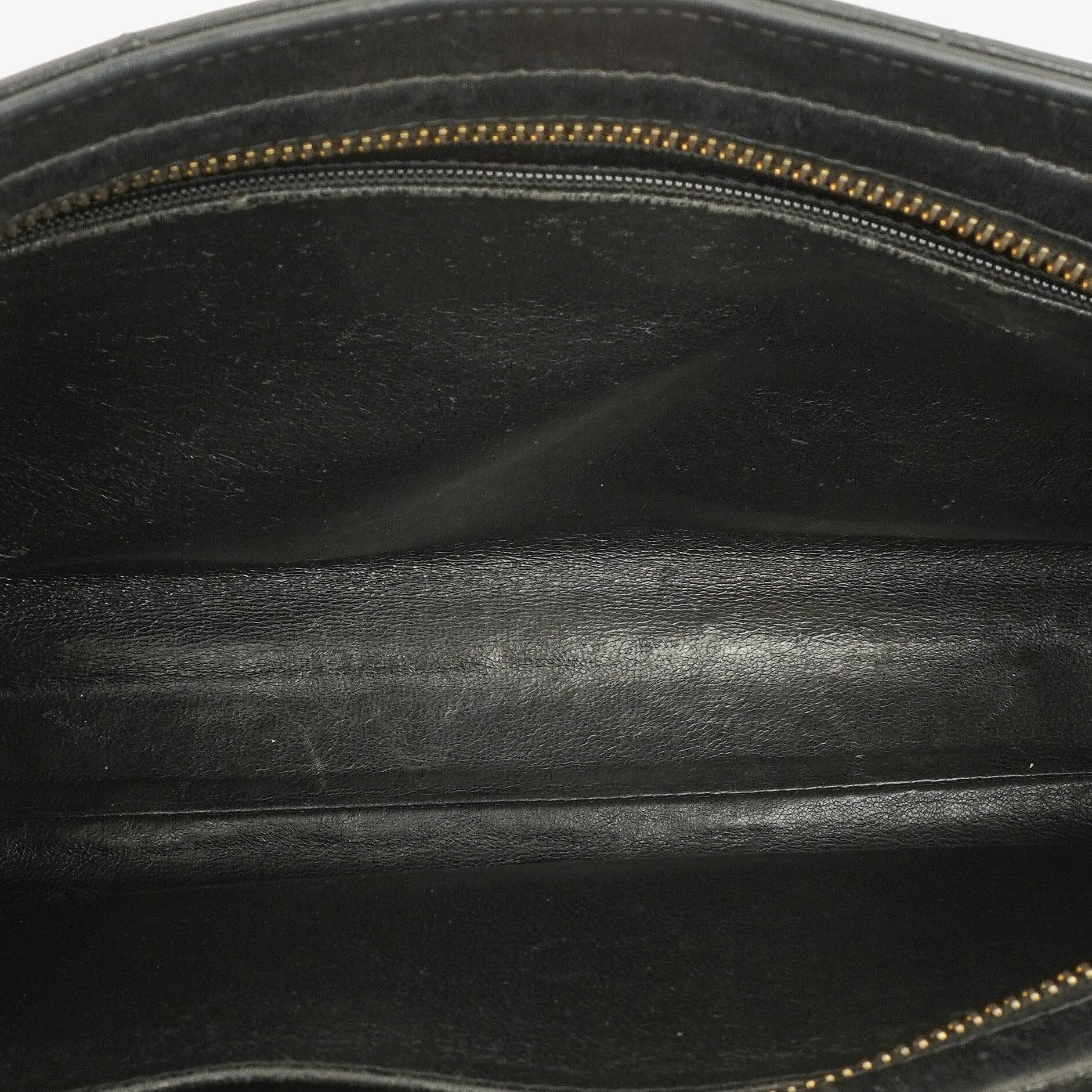 Chanel Schwarze Stepp-Lammleder Schultertasche