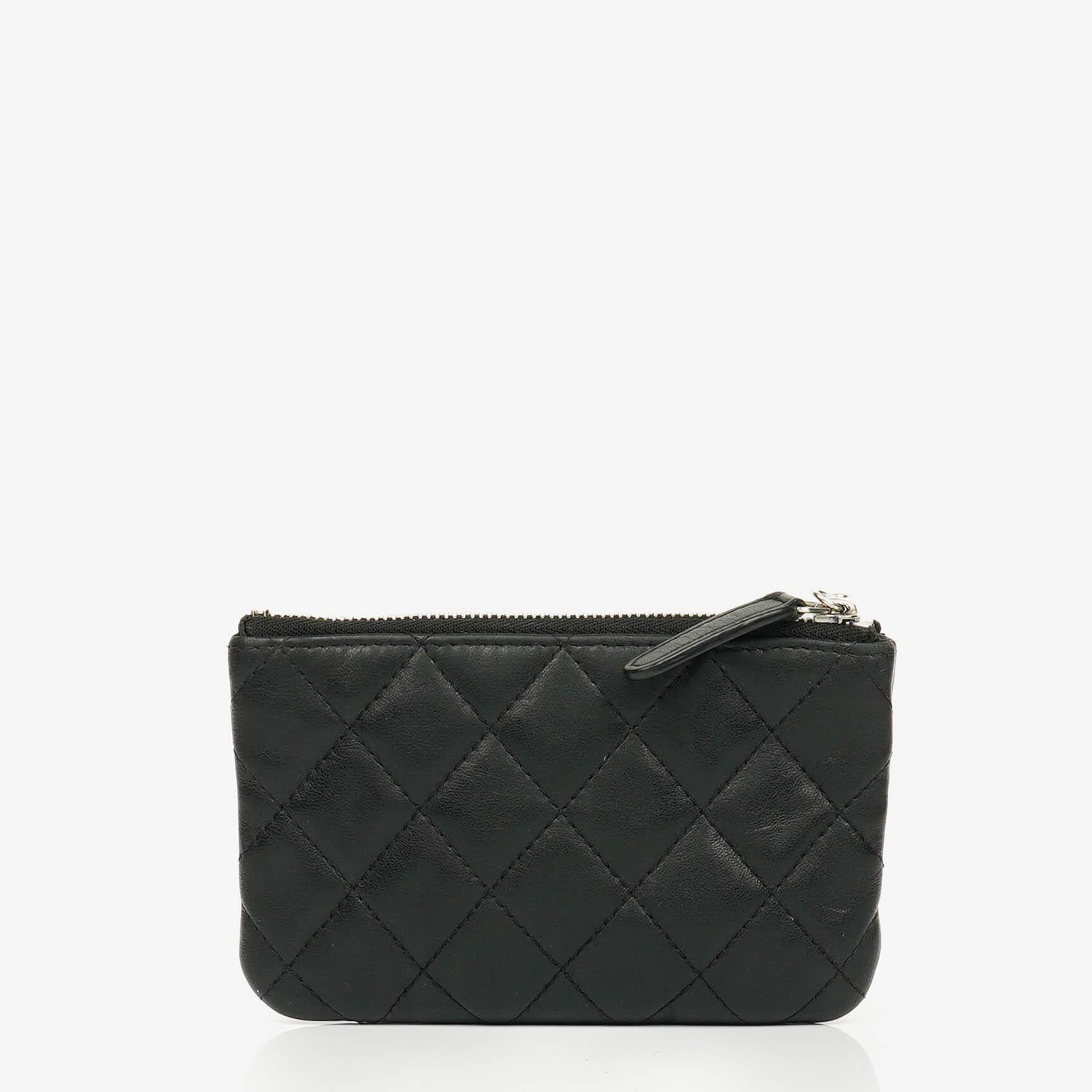 Chanel Kleine Cosmo Kosmetiktasche aus schwarzem gestepptem Lammleder