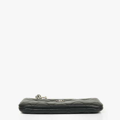 Chanel Kleine Cosmo Kosmetiktasche aus schwarzem gestepptem Lammleder
