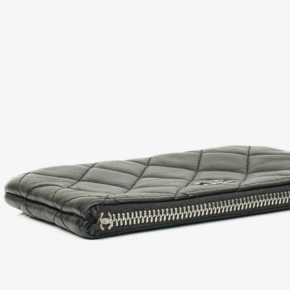 Chanel Kleine Cosmo Kosmetiktasche aus schwarzem gestepptem Lammleder