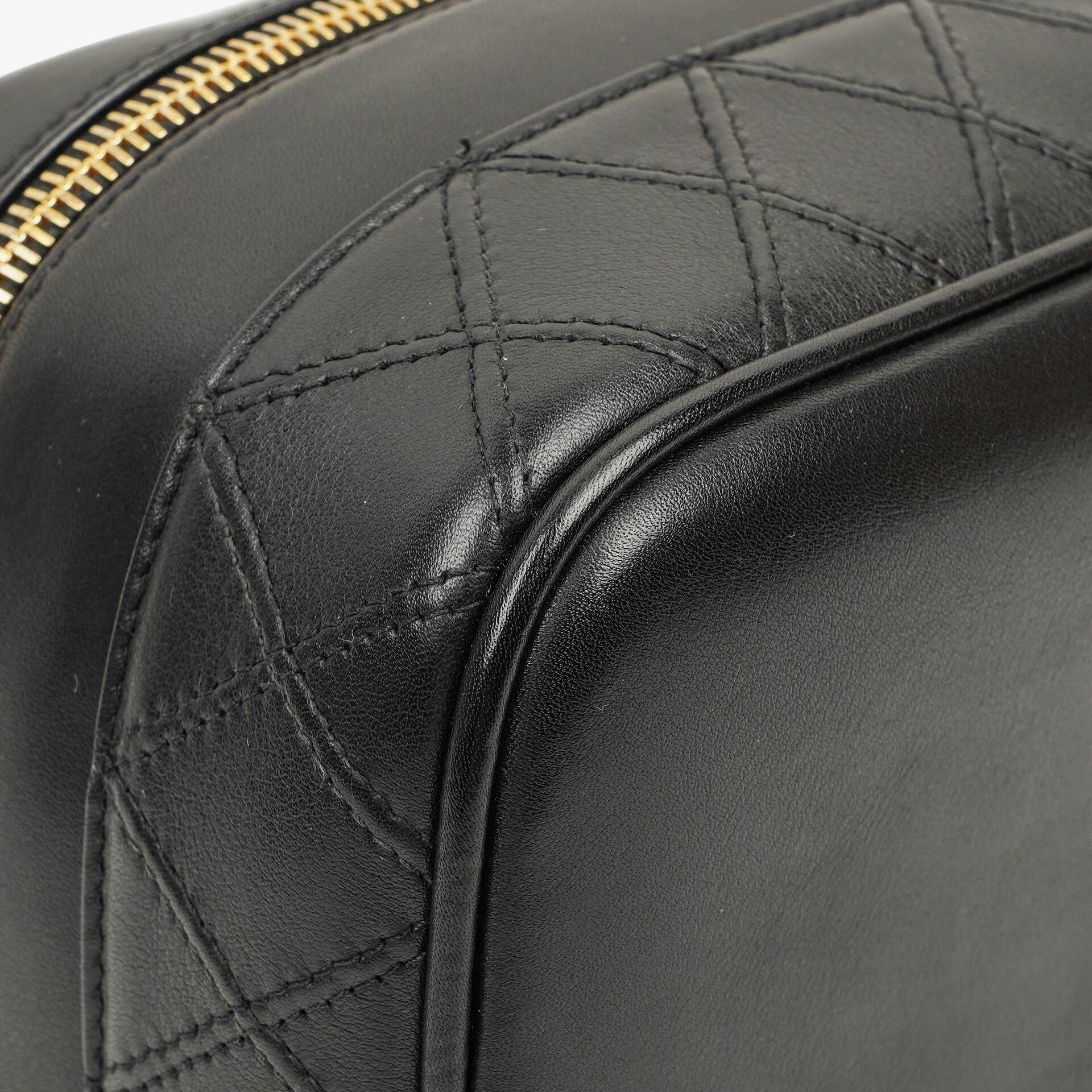 Chanel Timeless Kosmetiktasche Schwarz Lammleder Steppung