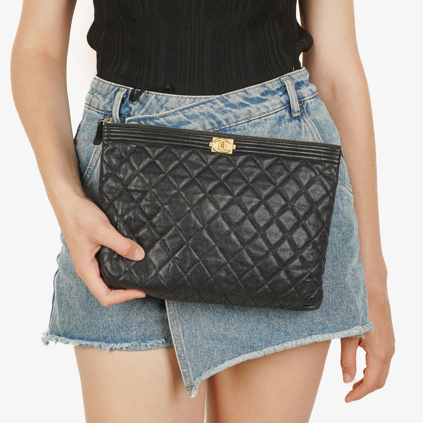 Chanel Boy Medium Clutch aus schwarzem gestepptem Caviar Leder