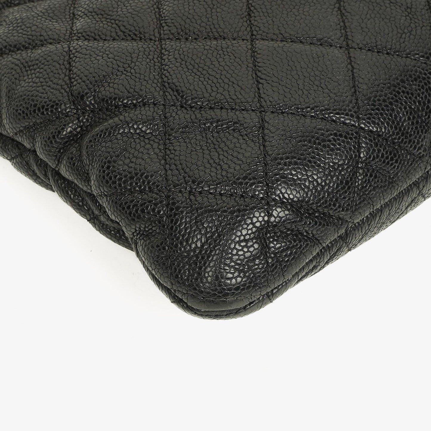Chanel Boy Medium Clutch aus schwarzem gestepptem Caviar Leder