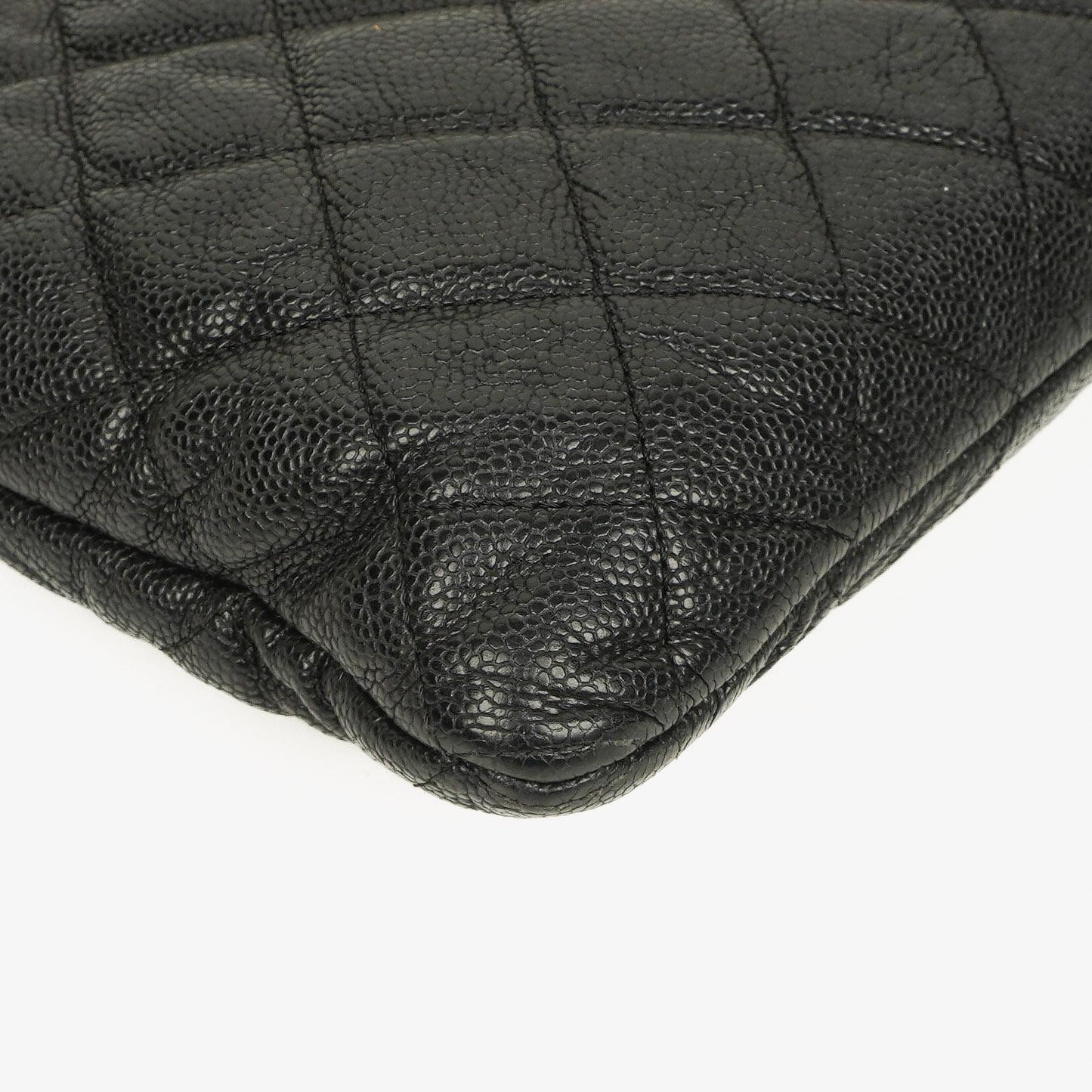 Chanel Boy Medium Clutch aus schwarzem gestepptem Caviar Leder