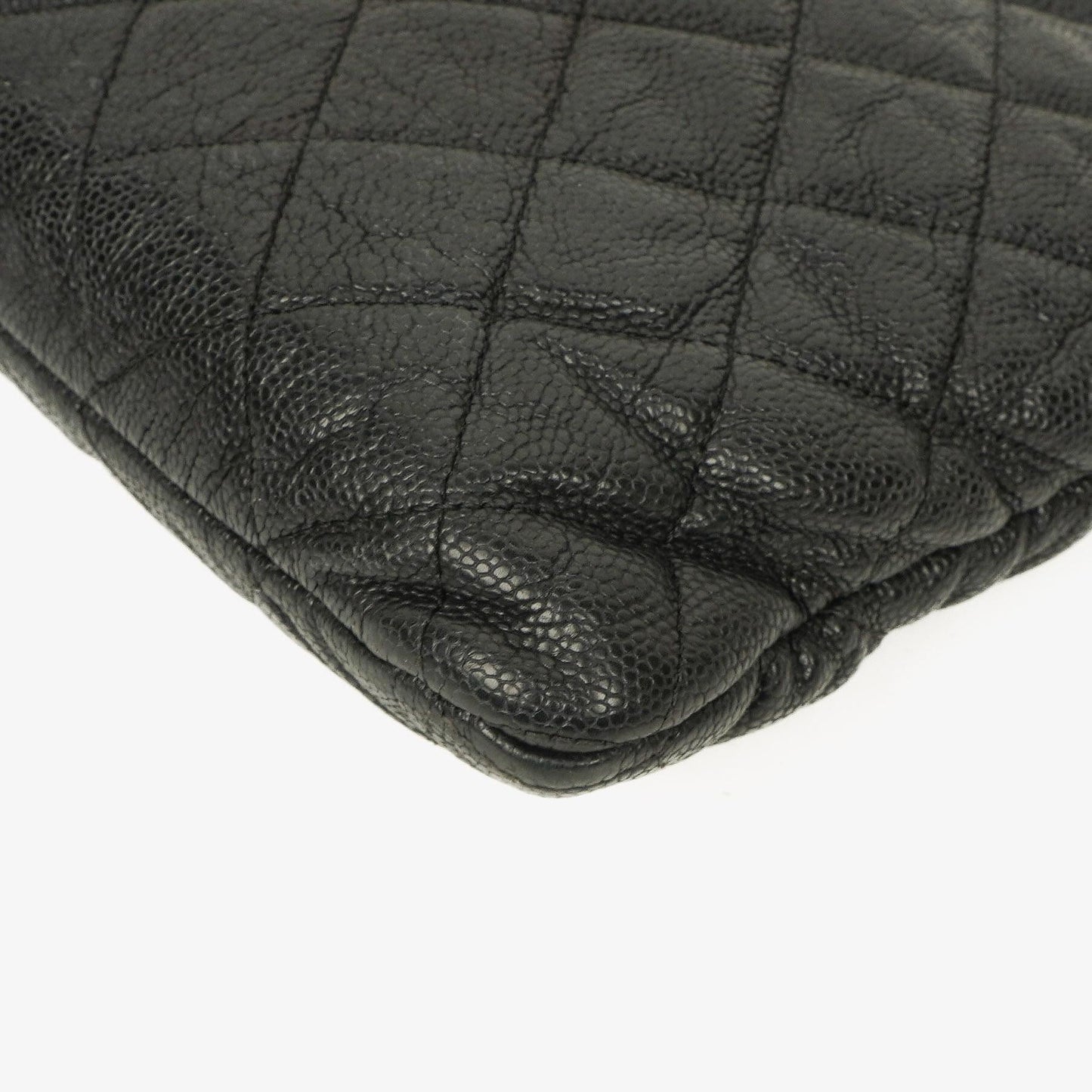Chanel Boy Medium Clutch aus schwarzem gestepptem Caviar Leder