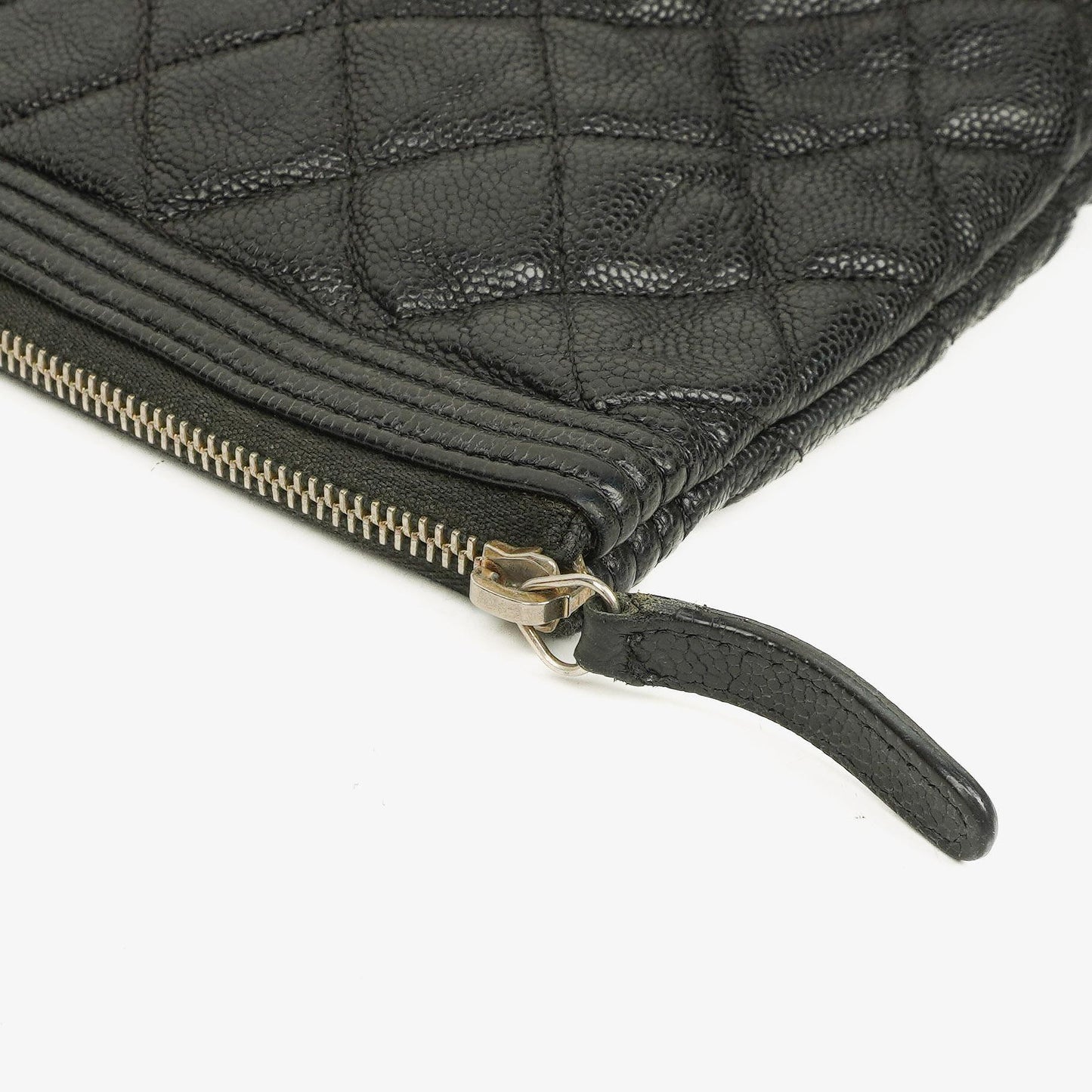 Chanel Boy Medium Clutch aus schwarzem gestepptem Caviar Leder