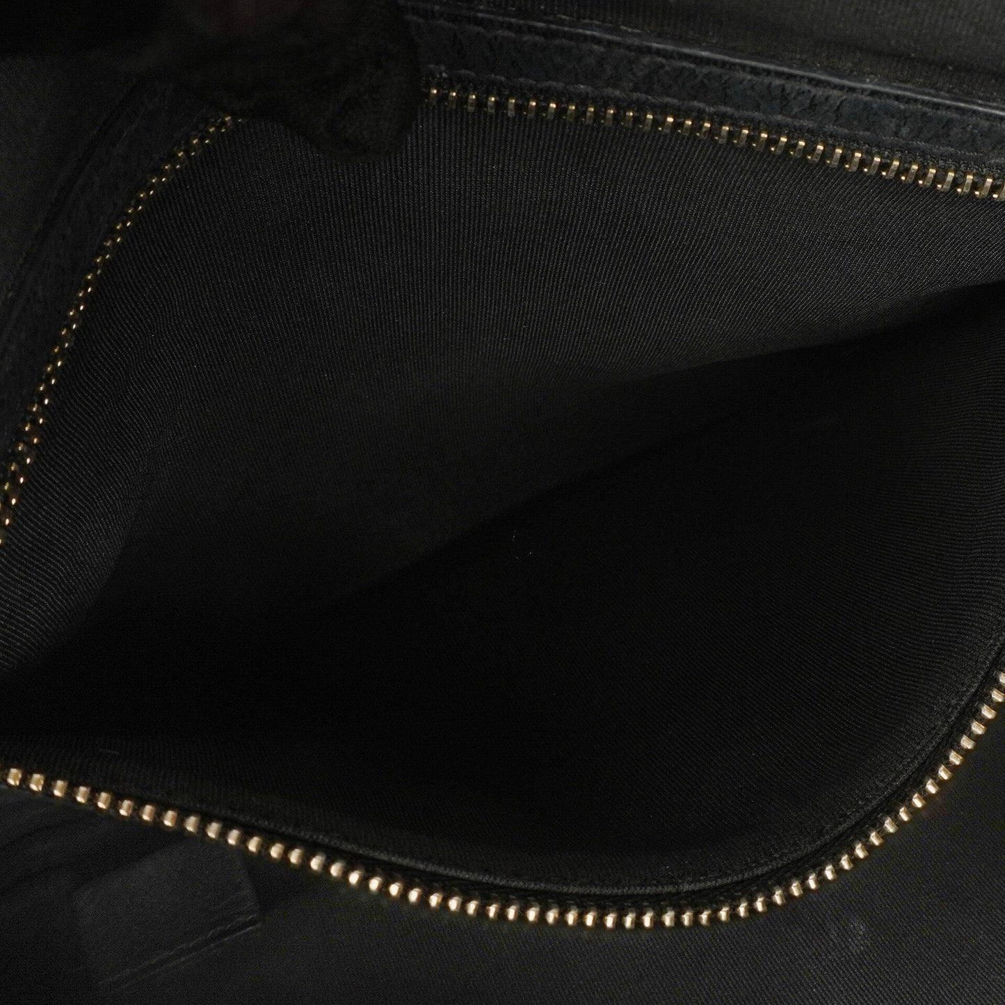 Chanel Boy Medium Clutch aus schwarzem gestepptem Caviar Leder