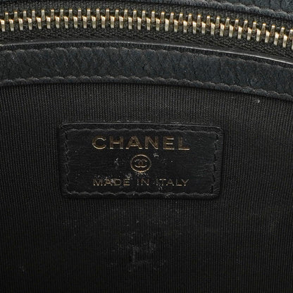 Chanel Boy Medium Clutch aus schwarzem gestepptem Caviar Leder