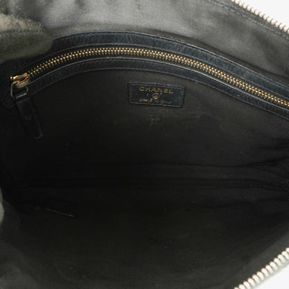 Chanel Boy Medium Clutch aus schwarzem gestepptem Caviar Leder