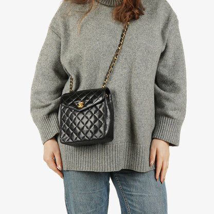 Chanel Square Single Flap Tasche aus schwarzem gestepptem Leder