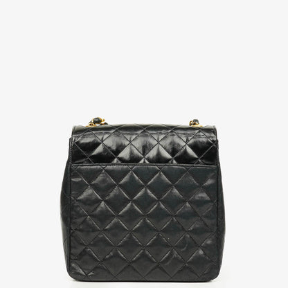 Chanel Square Single Flap Tasche aus schwarzem gestepptem Leder