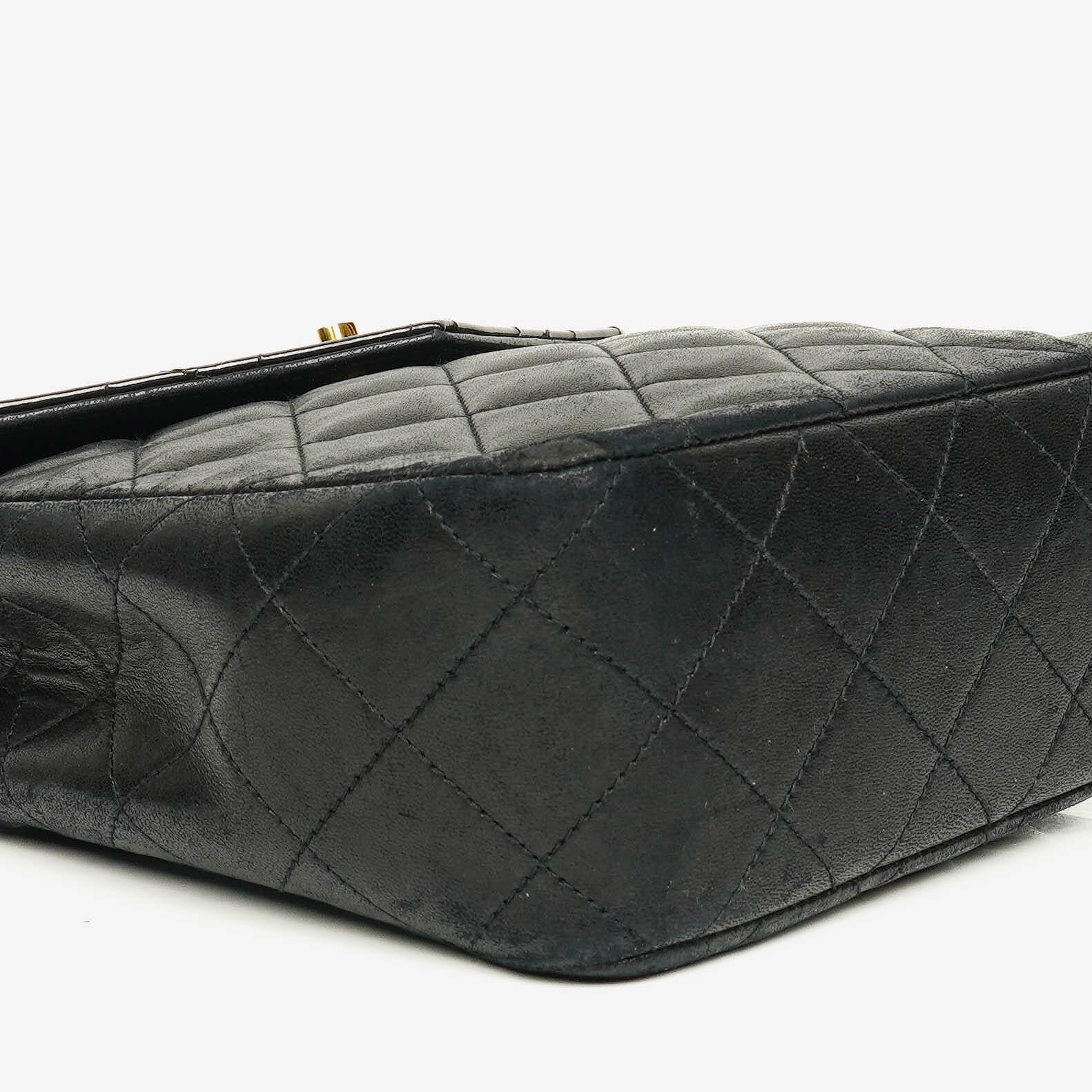 Chanel Square Single Flap Tasche aus schwarzem gestepptem Leder
