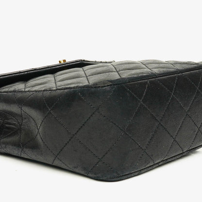 Chanel Square Single Flap Tasche aus schwarzem gestepptem Leder
