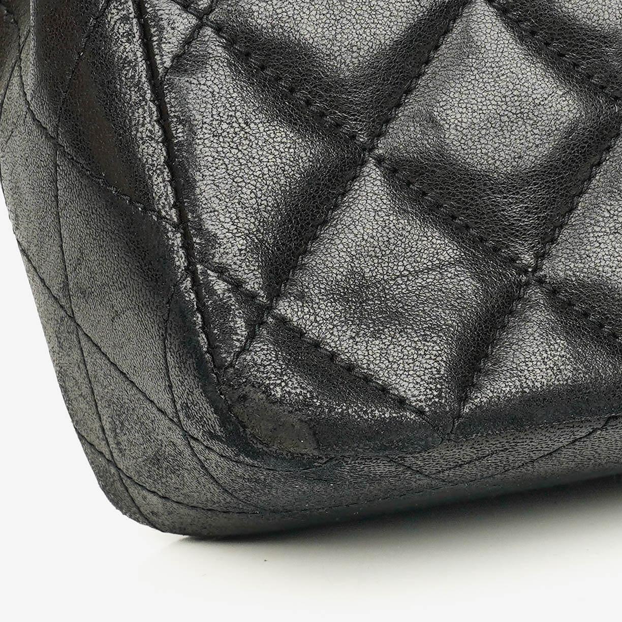 Chanel Square Single Flap Tasche aus schwarzem gestepptem Leder