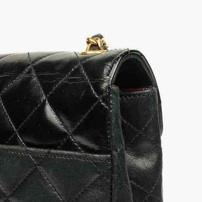 Chanel Square Single Flap Tasche aus schwarzem gestepptem Leder